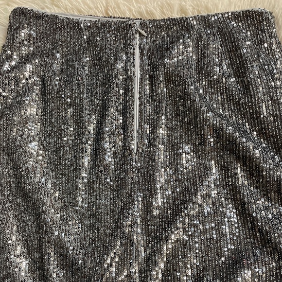 Fun and festive sequined skirt - Picture 4 of 4